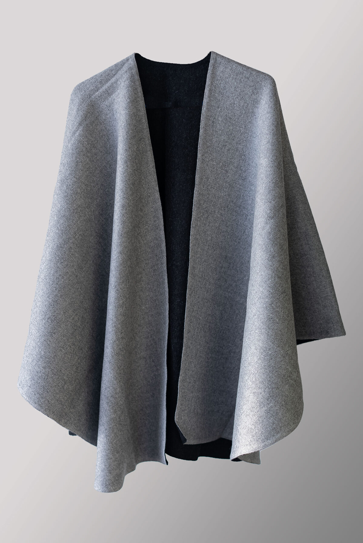 Cuzco Cape — Grey / Black