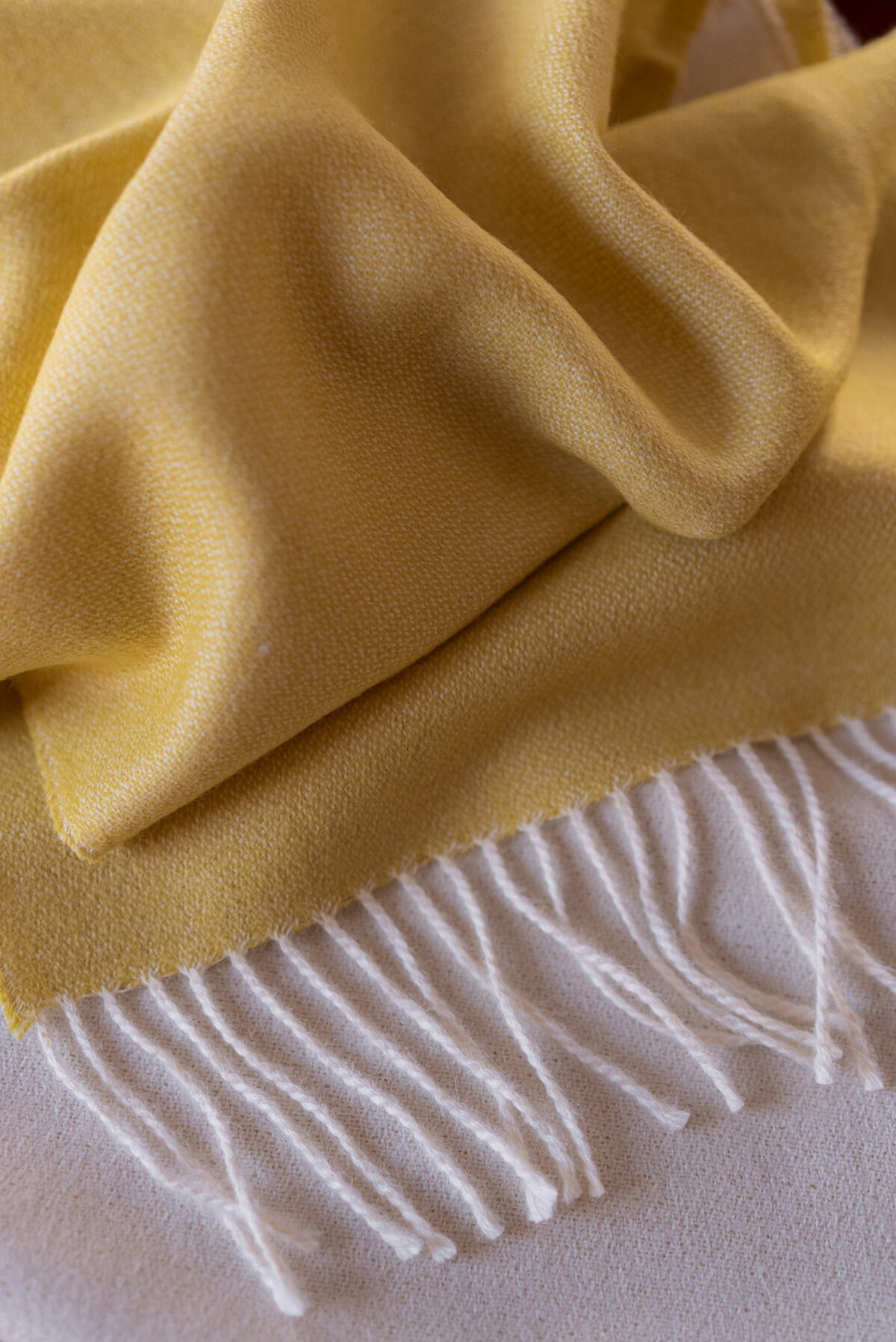 Scarf Mara — White / Yellow
